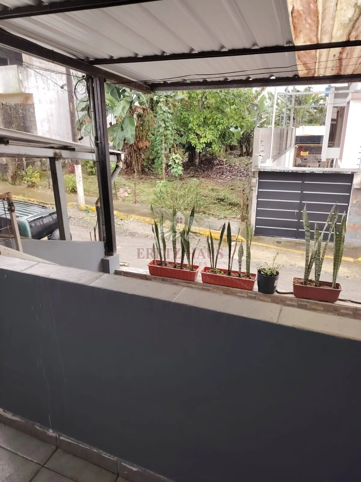 OPORTUNIDAD DE INVERSIÓN EN SANTO DOMINGO Se vende propiedad de 3 pisos, ideal para inversión o renta, ubicada en la Cooperativa Víctor Manuel Bastidas.