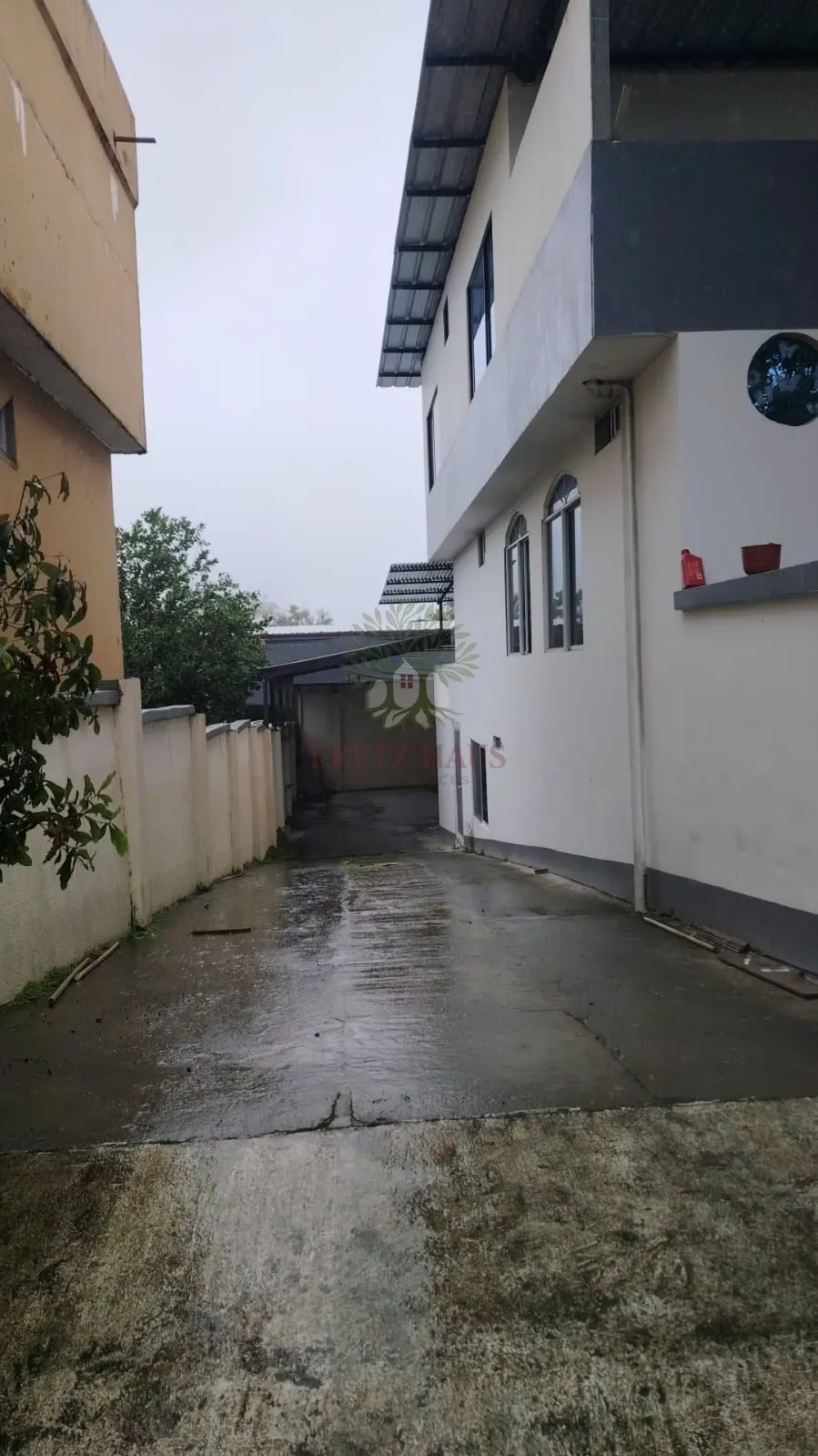 OPORTUNIDAD DE INVERSIÓN EN SANTO DOMINGO Se vende propiedad de 3 pisos, ideal para inversión o renta, ubicada en la Cooperativa Víctor Manuel Bastidas.