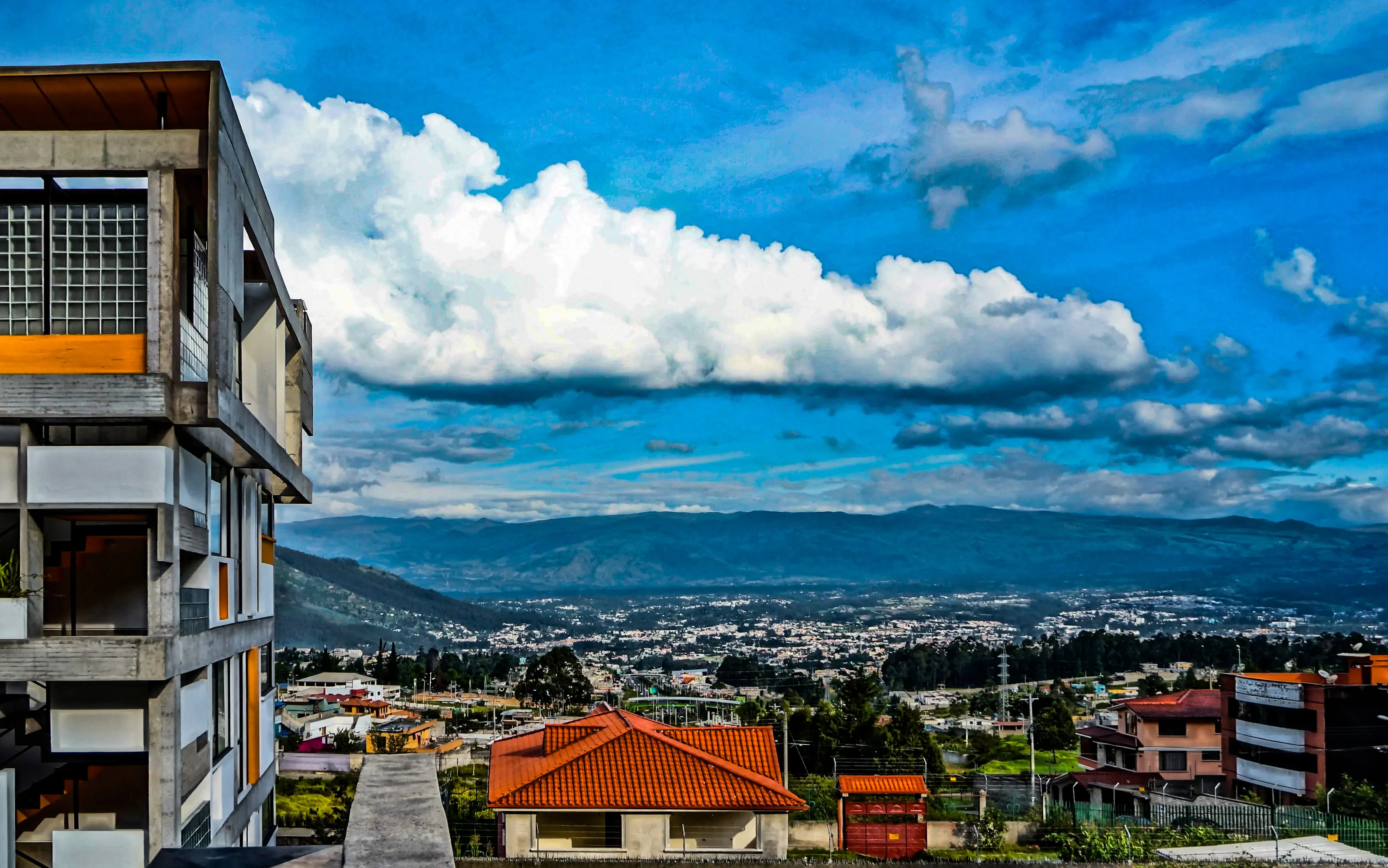 Edificio Rentero en Venta | +$2,700/mes | Diseño Premiado | en Quito - Valle de los Chillos