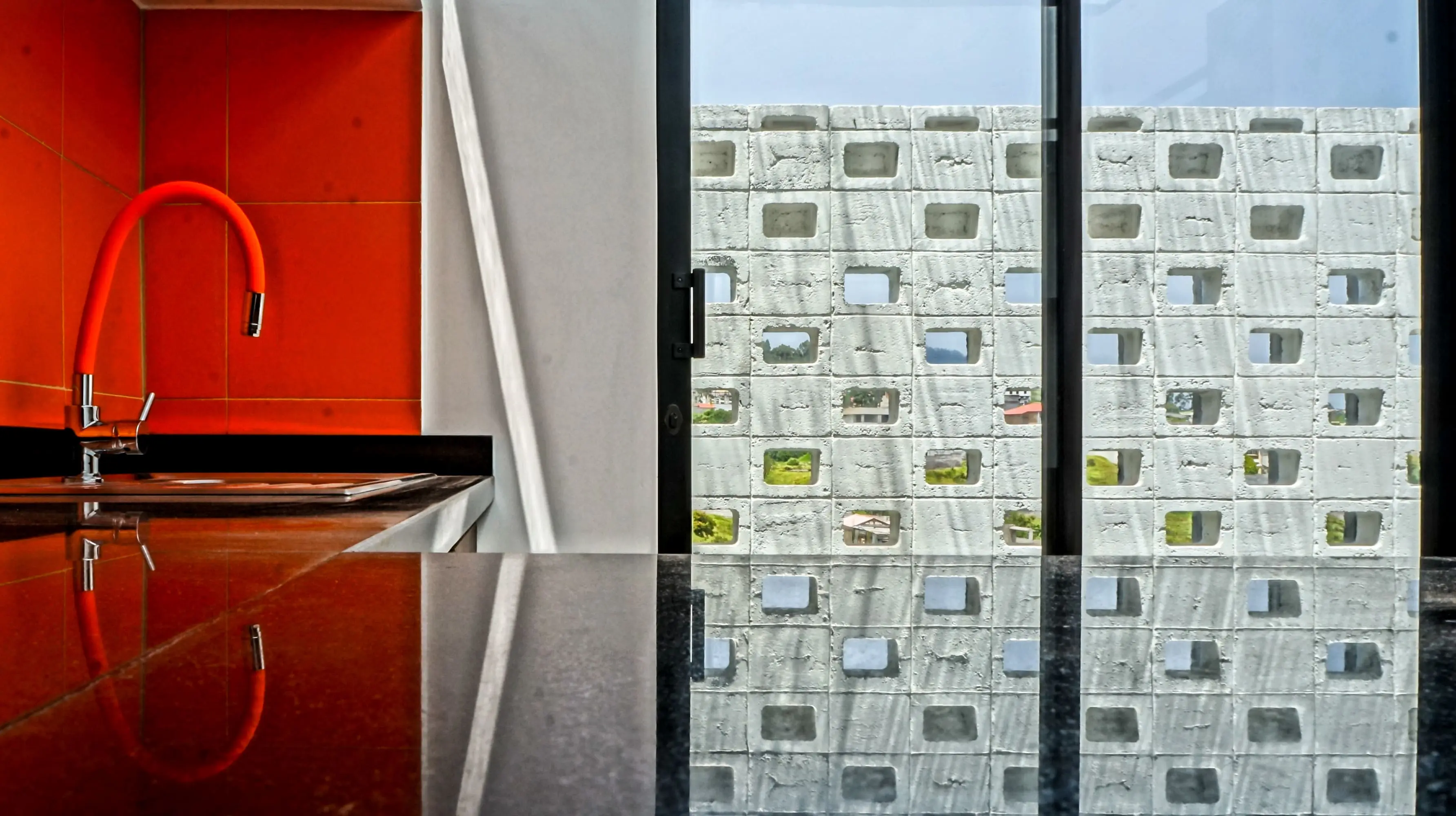 Edificio Rentero en Venta | +$2,700/mes | Diseño Premiado | en Quito - Valle de los Chillos