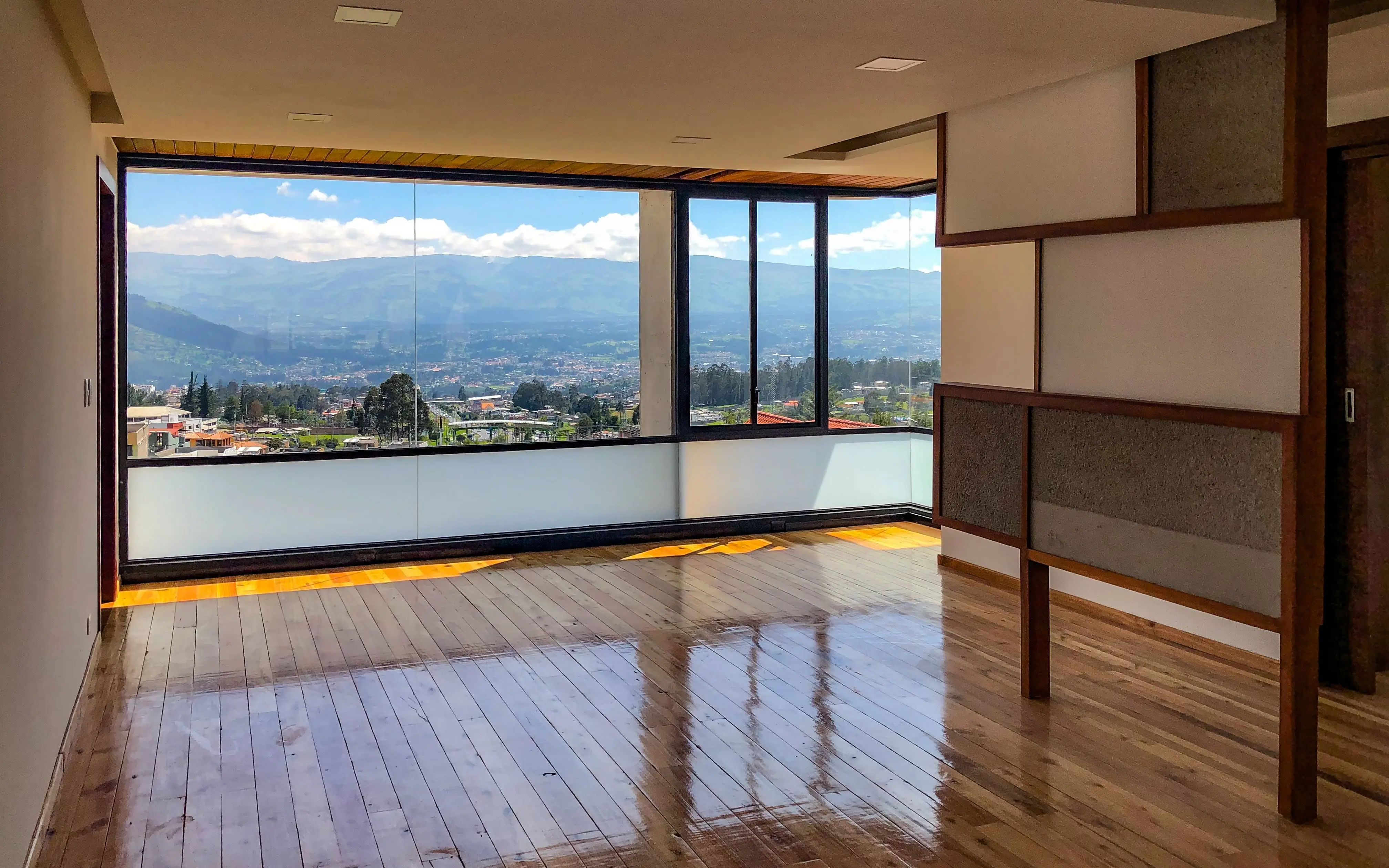 Exclusivo Departamento de Diseño | 97m² de Jardín Privado | en Quito - Valle de los Chillos