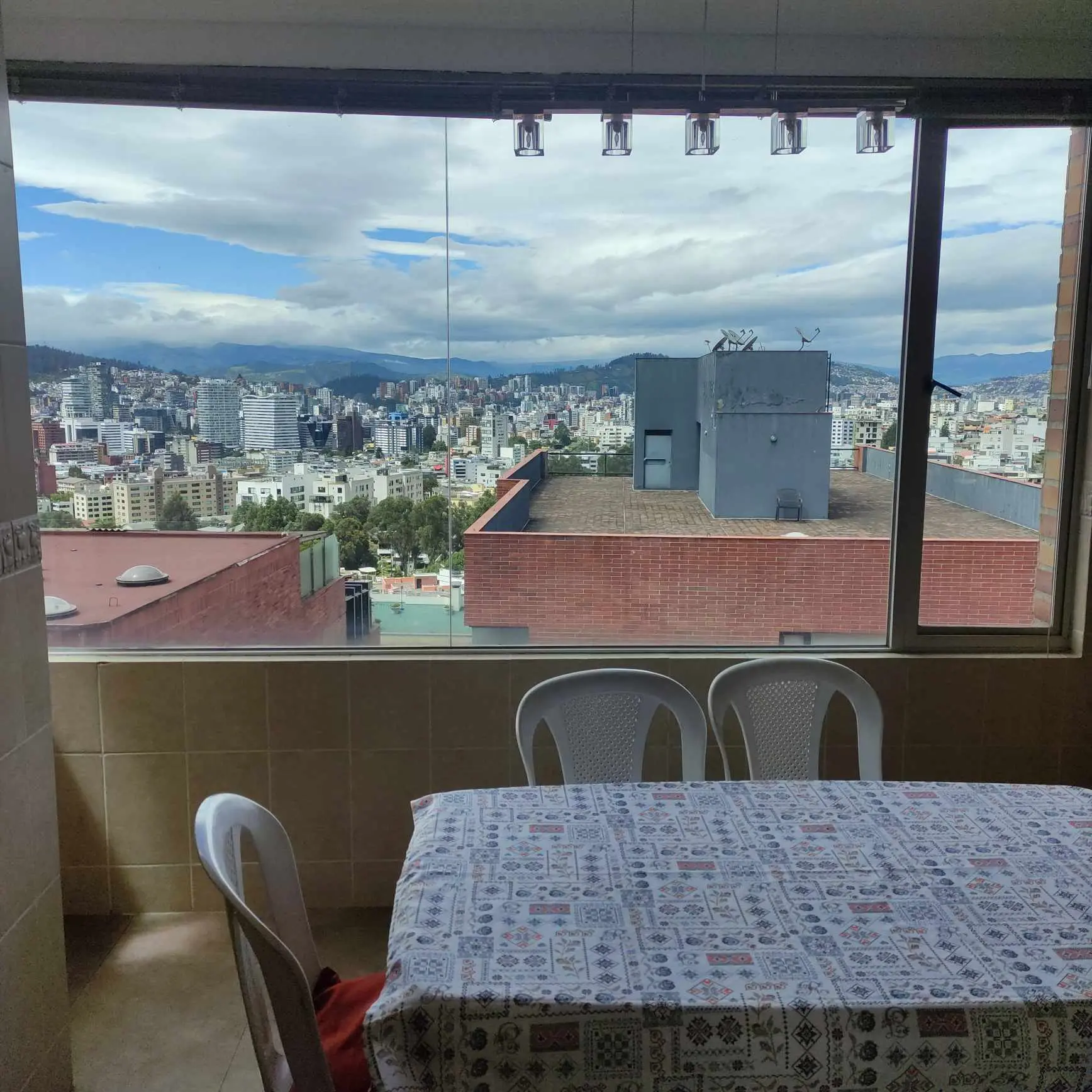 QUITO TENNIS DEPARTAMENTO EN VENTA 3 DORMITORIOS, LINDA VISTA