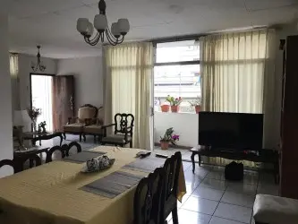 SE VENDE CASA ESQUINERA EN GUAYAQUIL ZONA COMERCIAL FRENTE A UN UPC PRECIO NEGOCIABLE