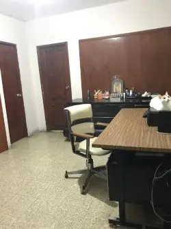 SE VENDE CASA ESQUINERA EN GUAYAQUIL ZONA COMERCIAL FRENTE A UN UPC PRECIO NEGOCIABLE