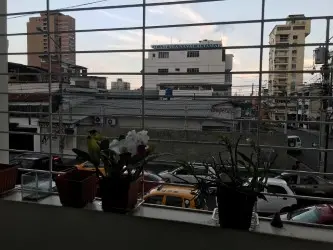 SE VENDE CASA ESQUINERA EN GUAYAQUIL ZONA COMERCIAL FRENTE A UN UPC PRECIO NEGOCIABLE