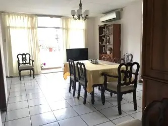 SE VENDE CASA ESQUINERA EN GUAYAQUIL ZONA COMERCIAL FRENTE A UN UPC PRECIO NEGOCIABLE