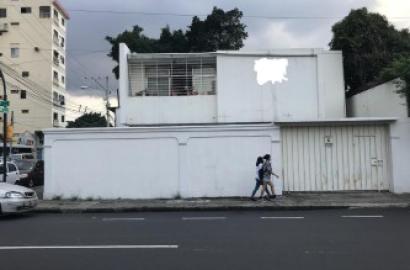 SE VENDE CASA ESQUINERA EN GUAYAQUIL ZONA COMERCIAL FRENTE A UN UPC PRECIO NEGOCIABLE