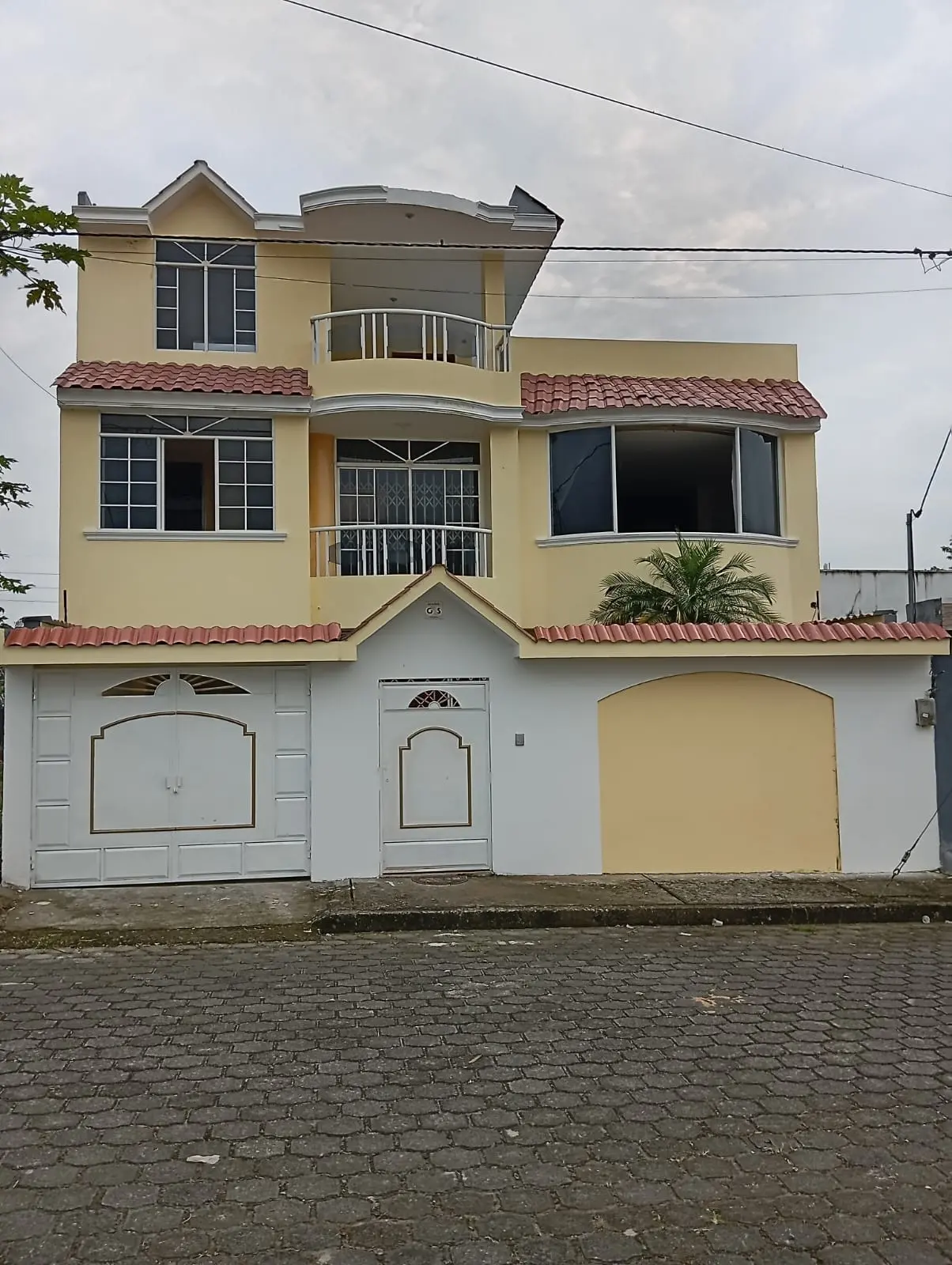 CASA EN VENTA - SANTO DOMINGO - ZOFIN INMOBILIARIA - Mario Benalcázar