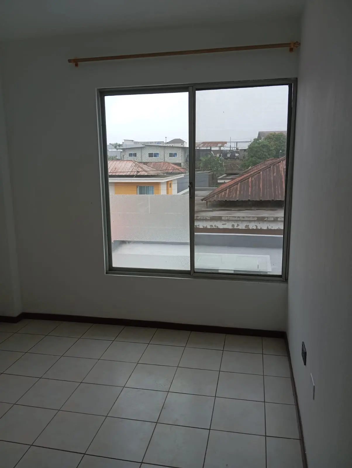 CASA EN VENTA - URB. LA FLORESTA - SANTO DOMINGO - ZOFIN INMOBILIARIA