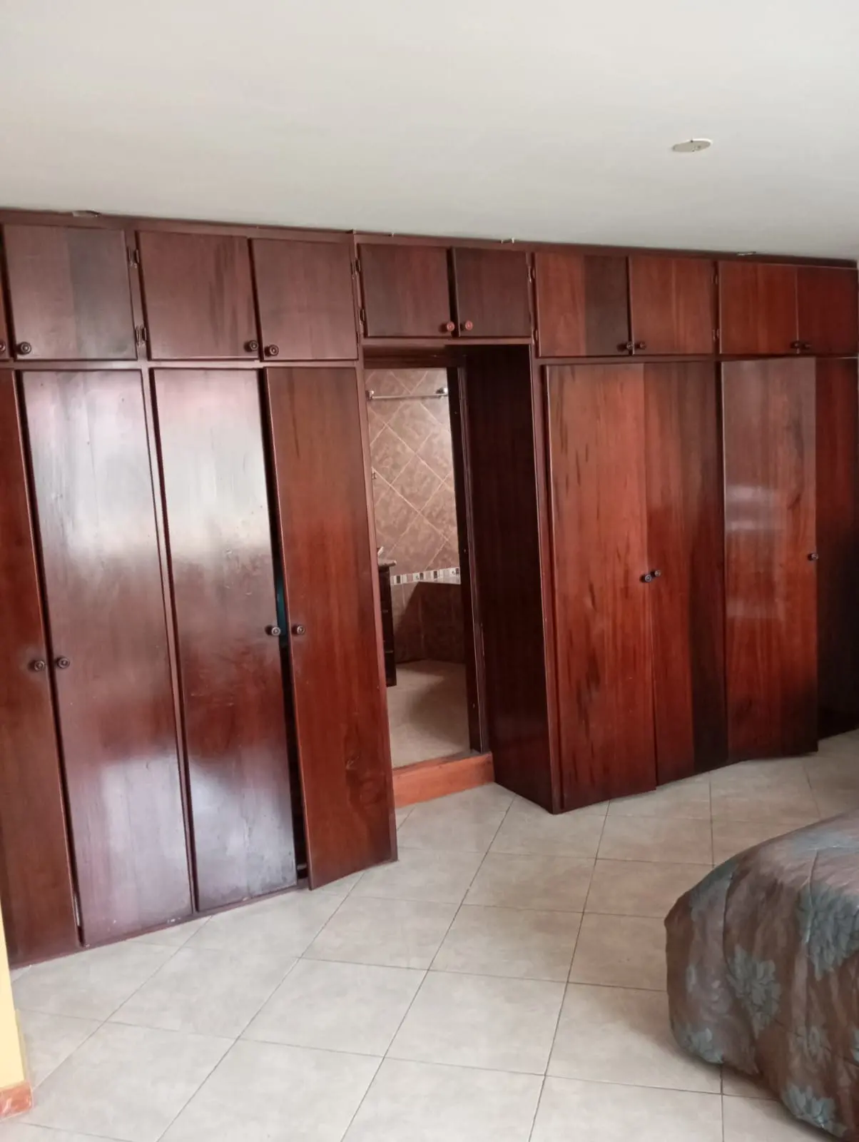 CASA EN VENTA - SANTO DOMINGO - ZOFIN INMOBILIARIA - Mario Benalcázar