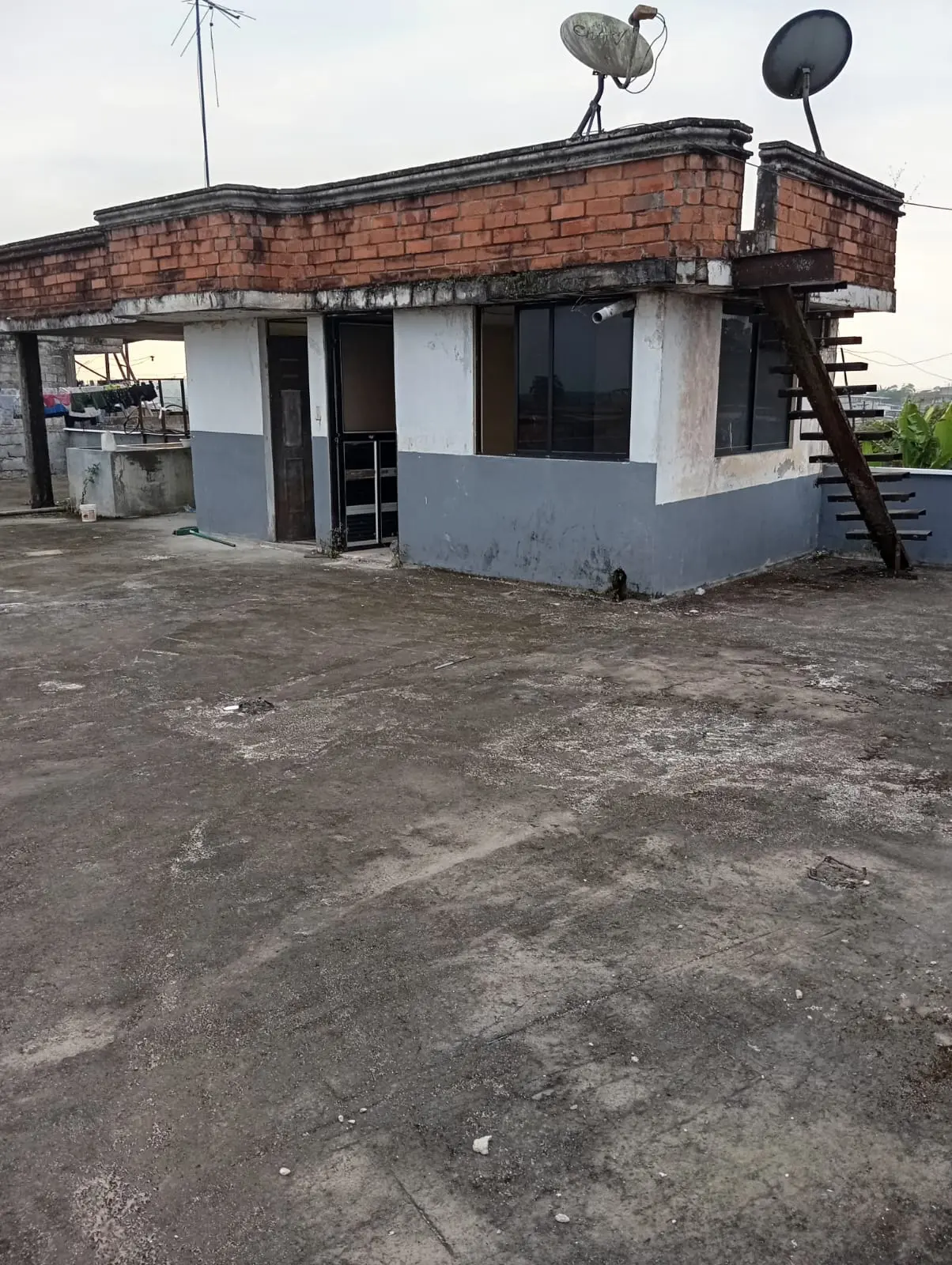 CASA COMERCIAL EN VENTA - SANTO DOMINGO - ZOFIN INMOBILIARIA - MARIO BENALCAZAR