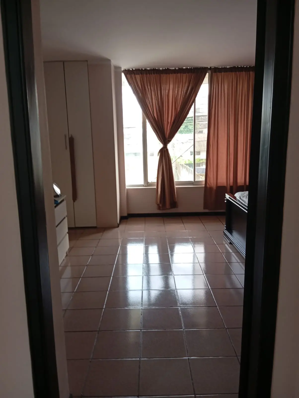 EDIFICACION COMERCIAL EN VENTA - ZOFIN - MARIO BENALCAZAR