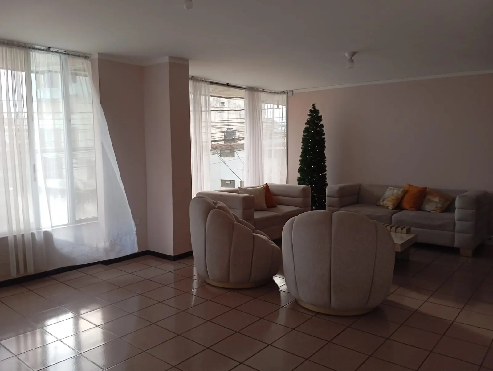 EDIFICACION COMERCIAL EN VENTA - ZOFIN - MARIO BENALCAZAR