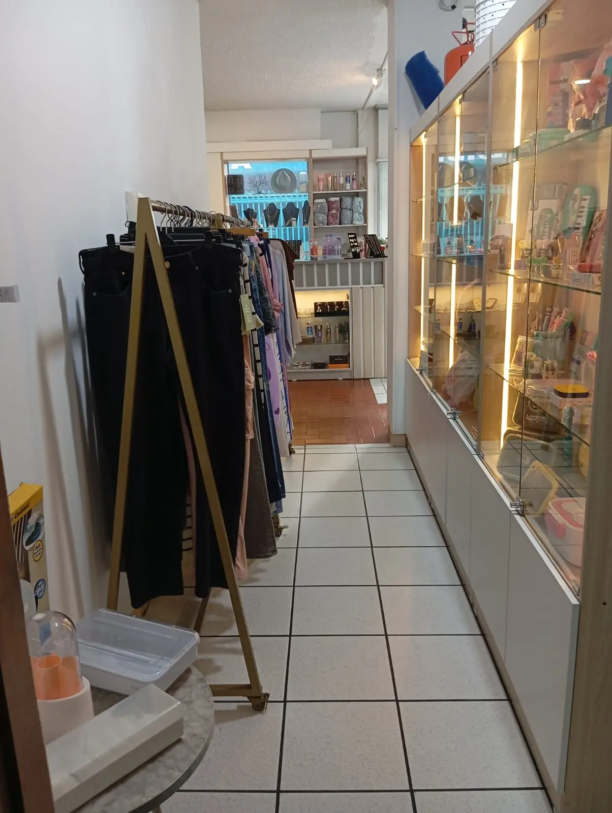 EDIFICACION COMERCIAL EN VENTA - ZOFIN - MARIO BENALCAZAR